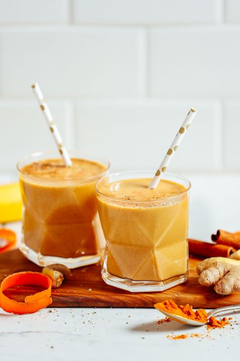 Creamy Golden Milk Smoothie Golden Milk Smoothie, Vegan Golden Milk, Low Sugar Smoothies, Pegan Recipes, Pegan Diet, Tomato Nutrition, Coconut Benefits, Milk Smoothie, Mango Sorbet