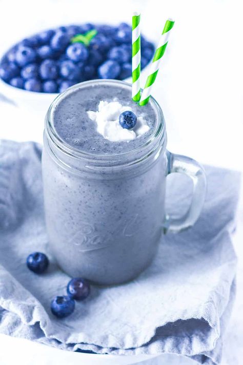 Blueberry Banana Smoothie - Healthier Steps Smoothies Blueberry, Blueberry Banana Smoothie Bowl, Blueberry Shake, Smoothie Bowl Ideas, Chocolate Banana Smoothie, Blueberry Banana Smoothie, Keto Shakes, Banana Smoothie Bowl, Fruit Smoothie Recipes Healthy