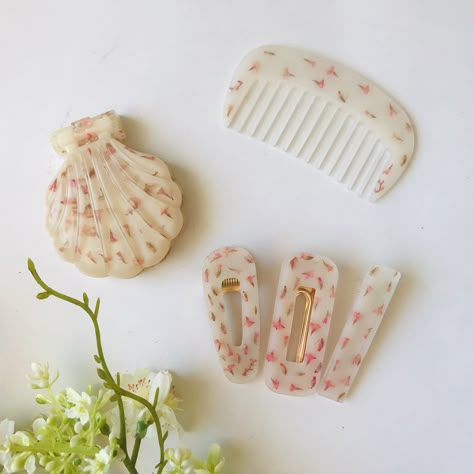 Diy Resin Hair Clips, Resin Hair Accessories, Diy Resin Gifts, Handmade Gifts Diy, Resin Work, Craft Resin, Wedding Crafts Diy, Clay Crafts Air Dry, Etsy Art Prints