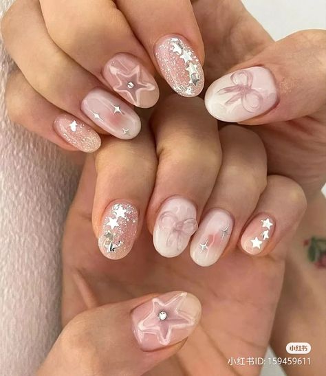 Weibo 
Makeup 
Idol
Doll
Coquette 
Dollette 
Aesthetic 
Girly girl 
Ulzzang 
Asian 
Nails 
Naills 
Unhas Nails For Orchestra, Sandy Liang Nails, Balletcore Nails, Korea Nails Design, Korean Nails Short, Xiaohongshu Nails, Korean Y2k, Nostalgic Vibes, Casual Nails