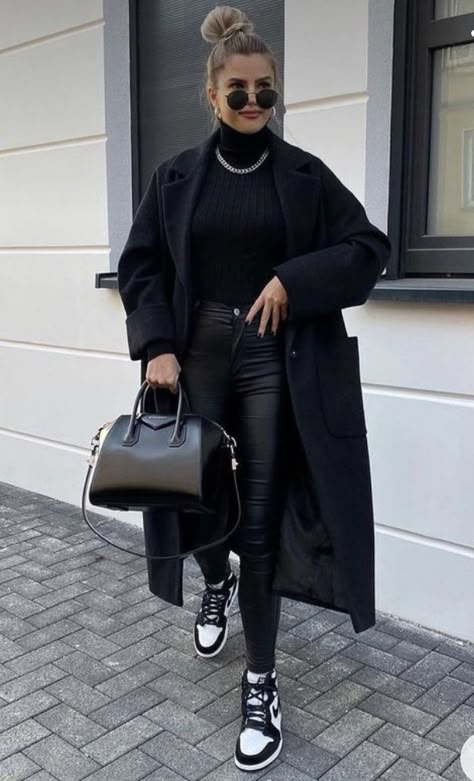 Mantel Outfit, Dunks Outfit, Nyc Winter Outfits, Outfit Ideas Everyday, Ny Outfits, New York Outfits, Winter Fashion Outfits Casual, Cold Outfits, Looks Black