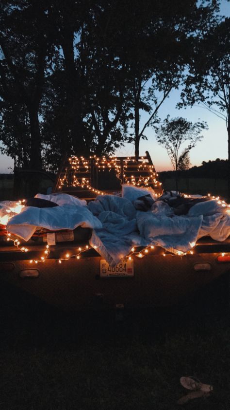 Bed Of Truck Date Summer Nights, Outdoor Stargazing Ideas, Truck Stargazing Date, Truck Picnic Date Night, Fort Aesthetic Friends, Bed In Truck Under The Stars, Date In The Back Of A Truck, Cozy Truck Bed Date, Truck Dates Under The Stars