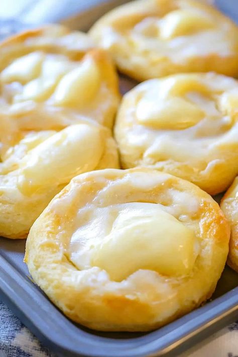 Crescent Cheese Danishes Danishes Recipe, Crescent Dough Sheet Recipes, Crescent Roll Danish, Best Spaghetti Recipes, Cheese Danishes, Dinner Ideas Crockpot, Fruit Topping, Cheese Danish Recipe, Homemade Pastry