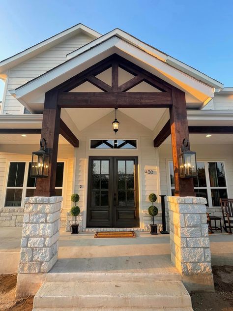 Front Porch Wood Columns, House Front Porch, Porch Columns, Front Porch Design, Front Entrance, Front House Landscaping, Modern Cottage, Porch Design, Farmhouse Exterior