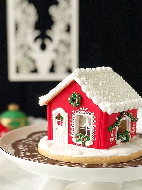 White Gingerbread House, Easy Gingerbread House, Halloween Gingerbread House, Homemade Gingerbread House, Gingerbread House Ideas, Gingerbread House Template, Cool Gingerbread Houses, Ginger House, Mini Gingerbread House