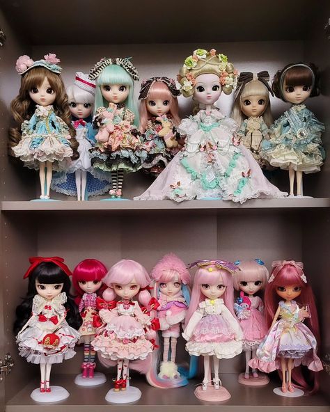 Pullip Doll Collection, Fancy Girls, East Asian Art, Dolls Cute, 3d Fashion, Pullip Dolls, Anime Figurines, Doll Outfits, Anime Dolls