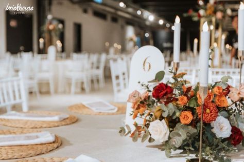 Guest Table Decor, White Rose Centerpieces, Flower Centrepiece, Orange Centerpieces, Pink Purple Wedding, Black Centerpieces, Pink Wedding Centerpieces, Wedding Guest Table, Red Centerpieces