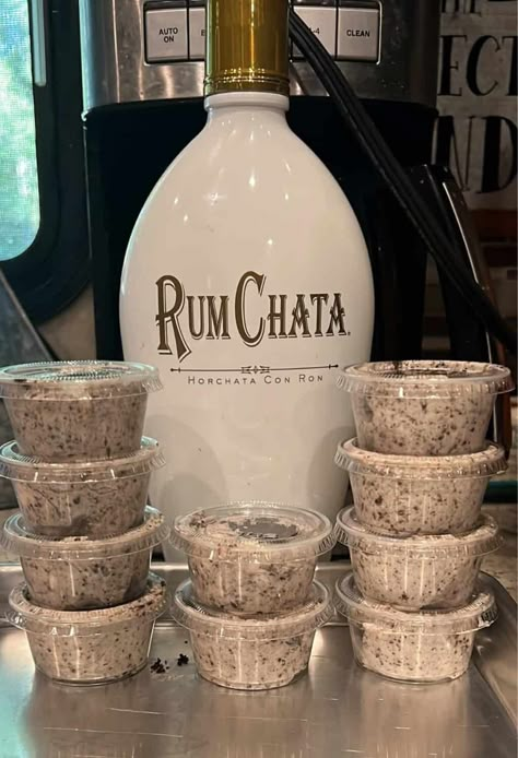 Oreo Pudding Shots, Cream Jello Shots, Cookies And Cream Pudding, Pudding Shot Recipes, Cream Jello, Shots Alcohol Recipes, Jello Pudding Shots, Alcoholic Treats, Cup Recipes