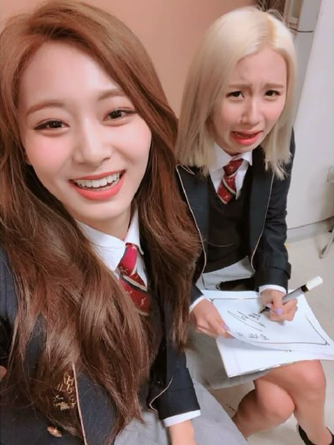 Twice-Tzuyu & Chaeyoung 190212 @twicetagram #graduation_day Mode Chanel, Dara Kpop, Kim Dahyun, Son Chaeyoung, Chou Tzuyu, Chaeyoung Twice, Twice Tzuyu, Twice Kpop, Set Me Free