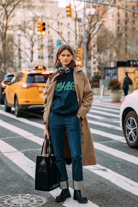 Chic Winter Street Style, New York Fall Style, New York Fashion Week 2024, London Style Women, Womens Street Style, Ny Street Style, Combat Boot Outfits, Combat Boot Outfit, Street Style New York