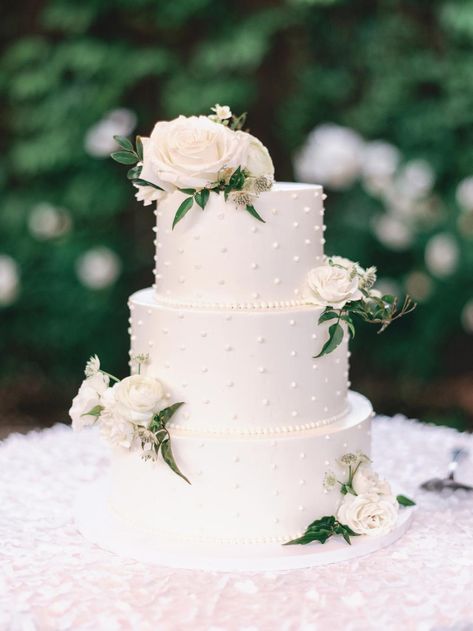 White Tiered Cake With Flowers, 3 Tier White Wedding Cake With Flowers, Wedding Cake For 100 People, Wedding Cakes Simple Elegant Modern, Three Teir Wedding Cake, Flower Wedding Cake Ideas, 3 Teir Wedding Cake, Cake With Flowers On Top, Wedding Cake Elegant Classy