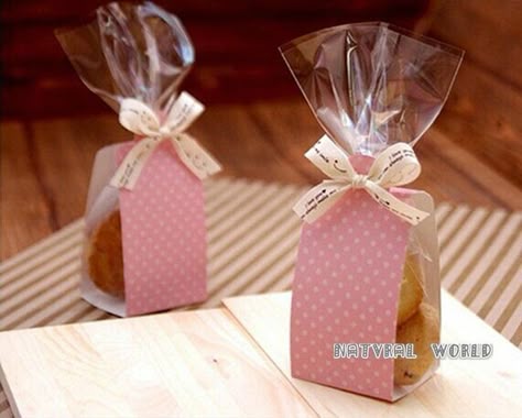 Polka Dot Cake, Dot Cake, Polka Dot Cakes, Săpunuri Handmade, Plastic Bag Packaging, Candy Party Favors, Cookie Bags, בר מצווה, Cookie Packaging