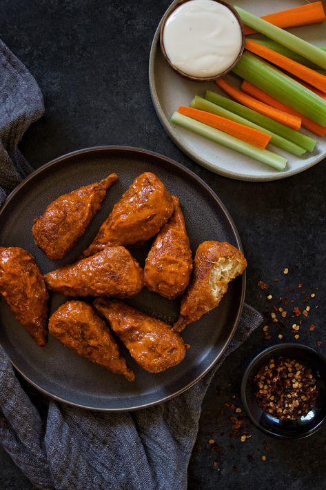 Crispy Vegan Wings in Hot & Buttery Buffalo Sauce – No Eggs or Ham Seitan Chicken Wings, Vegan Hot Wings, Vegan Wings Recipe, Drummies Recipes, Seitan Wings, Vegan Buffalo Wings, Vegan Wings, Seitan Chicken, Track Diet