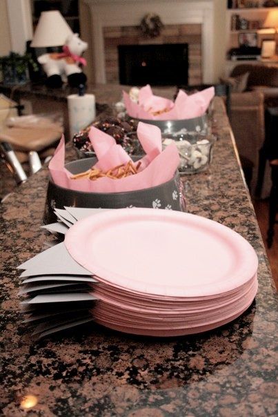 paper plate idea. saves plates because no one walks off with two, guest time because they don't have to eel them apart, and mass frustration from everyone else Kitty Cat Birthday Party, Cat Bday, Kitty Cat Party, Kitten Birthday Party, Cat Themed Parties, Cat Themed Birthday Party, Kitten Party, Kitty Birthday Party, Kitten Birthday