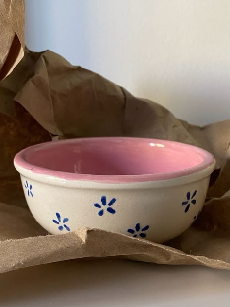 Pottery Bowl Inspiration, Pretty Bowls Ceramics, Bowl Pottery Design, Bowl Aesthetic Ceramic, Pottery Designs Bowl, Ceramic Cereal Bowl Ideas, Diy Pottery Painting Bowl, Painted Ceramic Bowls Ideas, Diy Bowl Painting