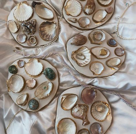 Shell Trays are restocked! Link in bio✨🐚 #shellart #clay #clayart #shelljewelry #shellart #seashelljewelry #seashellart #mermaidart #mermaid Shell Paint Pallet, Seashell Palette, Shell Palette, Seashell Tray, Gift Craft Ideas, Mermaid Summer, Painted Shells, Seashell Jewelry, Pallet Painting