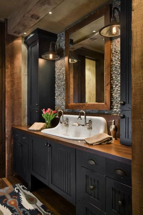 Locati Architects, Makeover Kamar Mandi, Farmhouse Bathroom Remodel, Rustic Farmhouse Bathroom, Farmhouse Bathroom Decor Ideas, Western Montana, Modern Rustic Farmhouse, Rustic Bathroom Vanities, Rustic Bathroom Designs