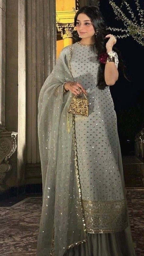 Simple Desi Wedding Outfit, Simple Wedding Dress Pakistani Style, Simple Wedding Dresses Pakistani, Wedding Formals Pakistani, Simple Desi Outfit, Shaadi Dresses Pakistani, Bridal Outfits Wedding Pakistani, Pakistan Dresses Design Simple, Simple Pakistani Dresses Wedding