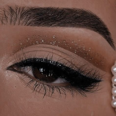 90s Aesthetic Makeup, Quince Makeup, Quinceanera Makeup, Evening Eye Makeup, Eye Makeup Images, Sparkly Makeup, Prom Eye Makeup, Cute Eye Makeup, Eye Makeup Pictures