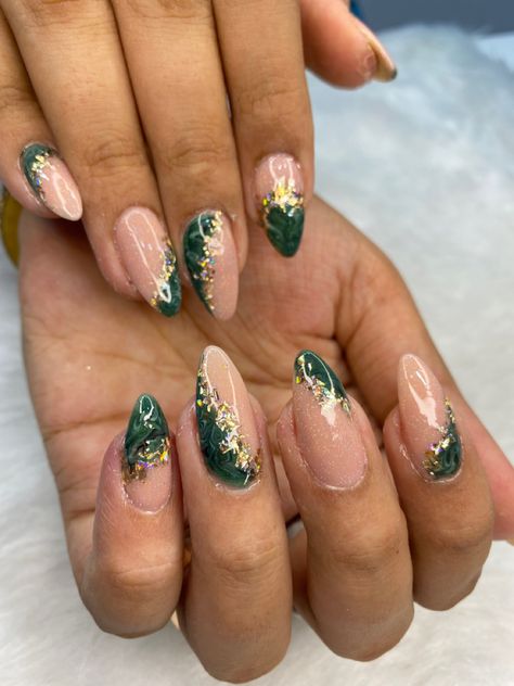 Christmas Nails Marble, Gold And Green Christmas Nails, Christmas Marble Nails, Marble Christmas Nails, Xmas Nail, Xmas Nail Art, Toes Nails, Marble Nail Designs, Special Nails