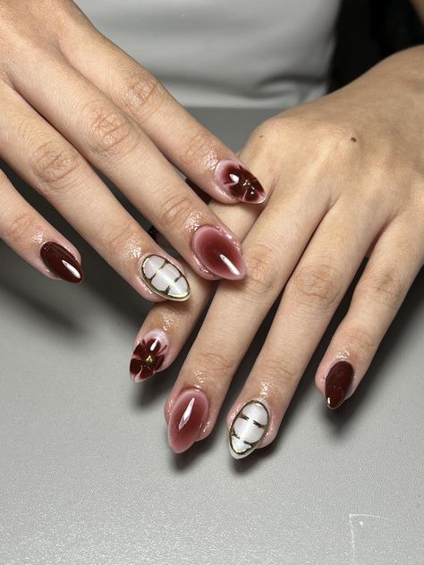 Maroon Nails Aesthetic, Red Nails Asian, Nail Merah, Wine Nails Designs Ideas, Kutek Maroon, Maroon Nails Ideas, Nail Art Maroon Simple, Nailart Merah Maroon, Nail Art Merah Maroon