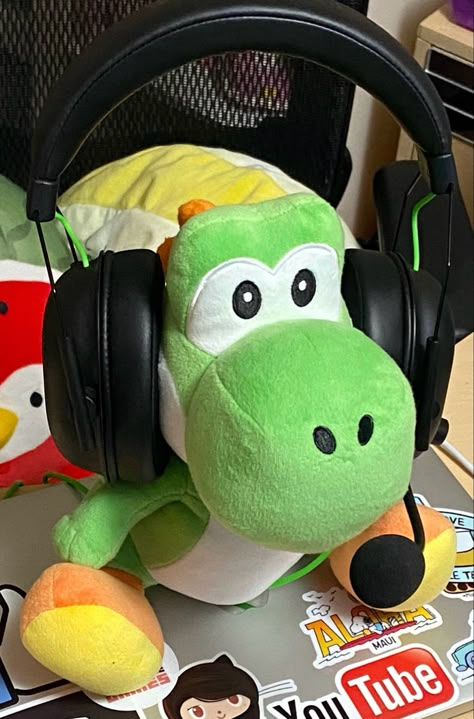 Big Yoshi, Yoshi Aesthetic, Yoshi Pfp, Razer Headset, Yoshi Mario Bros, Yoshi Icon, Yoshi Nintendo, Bonney One Piece, Yoshi Plush