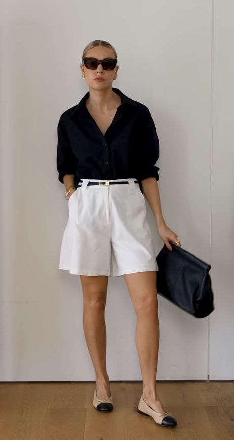 Summer Shorts Work Outfits, White Linen Bermuda Shorts Outfit, Corporate Shorts Outfit, White Bermuda Shorts Outfit Summer, White Short Pants Outfit, Office Shorts Outfit, Short Shorts Outfit Baddie, Casual Women Summer Outfits 2024, White Bermuda Shorts Outfit