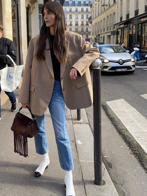 This Is the One Pair of Jeans French Women Are Wearing in 2020 Leia Sfez, French Girl Style, 2020 Fashion Trends, Frankie Shop, Denim Trends, French Women, 가을 패션, Parisian Style, Who What Wear