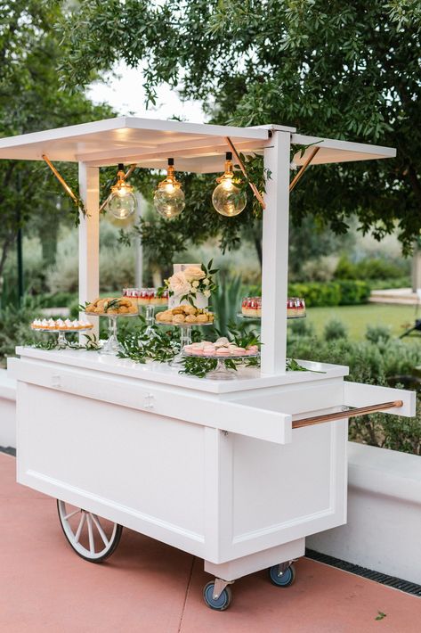 Party Pathway Ideas, Restaurant Instagram Wall Ideas, Dessert Cart Display, Mimosa Cart Ideas, Outdoor Wedding Furniture Ideas, Poolside Party Ideas, Diy Desert Cart, Food Carts Wedding, Drink Cart Wedding