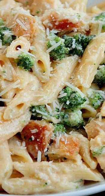 Penne Alfredo, Dinner Recipes Easy Healthy, Chicken Broccoli Alfredo, Chicken Alfredo Recipes, Keto Carnivore, Chicken And Broccoli, Alfredo Recipe, Easy Healthy Dinner, Dinner Recipes Easy