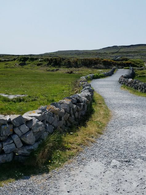 Diy Stone Fence, Stone Fence Wall, Environment Composition, Irish Rock Wall, Irish Stone Walls, Sheep Fence, Field Stone Wall, Farm Fencing, Rock Fence