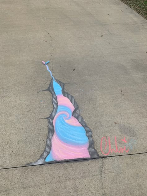 Chalk Art Inspo Easy, Tie Dye Chalk Art, Chalk Coloring Ideas, Sidewalk Chart Art, Cute Chalk Doodles, Cute Chalk Art Ideas, Cool Chalk Art Ideas, Trippy Chalk Art, Things To Chalk