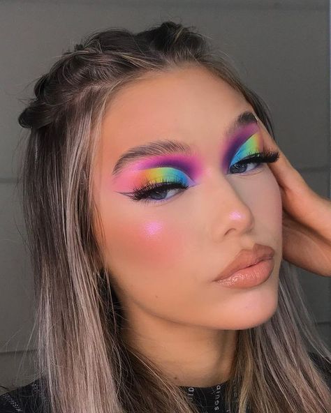 Eyeshadow Looks Extra, Bright Festival Makeup, Color Full Makeup Looks, Creative Summer Makeup Looks, Rainbow Inspired Makeup, Colourful Make Up Looks, Full Face Colorful Makeup, Colorful Makeup Looks Eyeshadows, Multi Color Eyeshadow Looks