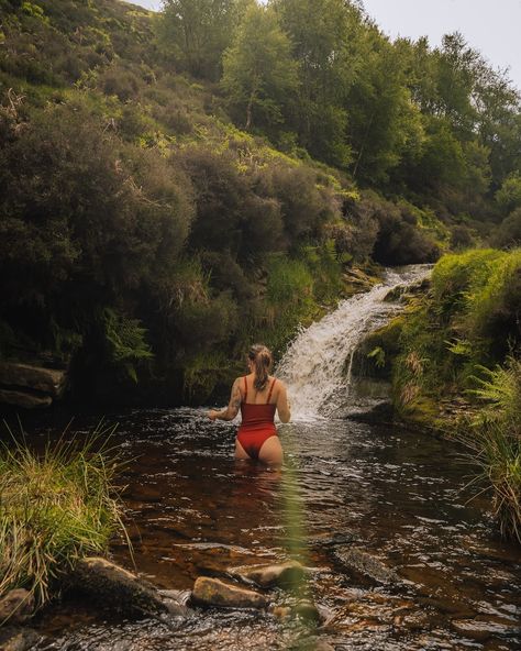 while out hiking in the peak district last weekend, we came across possibly the most magical wild swimming spot that looked like something from a fairy tale 🧚🤍 i haven’t done much wild swimming in the uk (because let’s be fair it’s freezing) but it’s definitely something i want to try and do more of this year 🫶🏼 the pictures look so calm because you can’t see that actually i’m screaming at how cold it is 😂 you can tell i only dipped in because only half my swimming costumes wet and i’ve got... Swimming Costumes, Wild Waters, Wild Swimming, Open Water Swimming, Peak District, Spring Nature, A Fairy Tale, Open Water, The Peak