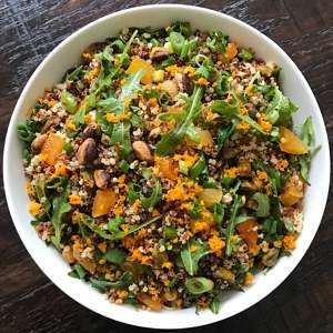 Quinoa with Arugula & Orange Dressing Orange Dressing, Citrus Dressing, Red Quinoa, Quinoa Salad Recipes, Dried Apricots, Clean Food, Quinoa Salad, How To Cook Quinoa, Arugula