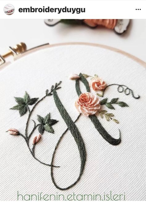 H Embroidery Letter, Diy Embroidery Flowers, Hand Embroidery Letters, Embroidery Hoop Art Diy, Basic Hand Embroidery Stitches, Simple Hand Embroidery Patterns, Diy Embroidery Designs, Hand Embroidery Patterns Flowers, Sewing Crafts Tutorials