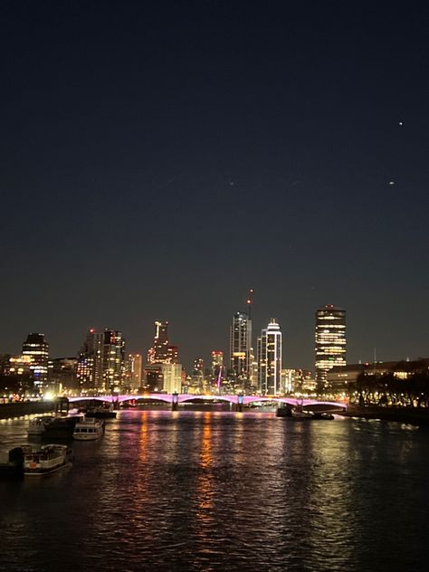 Sky Line, London Skyline Aesthetic, London Skyline At Night, London Wallpaper, Night Skyline, Night Sky Wallpaper, London Night, London Skyline, I Want To Travel