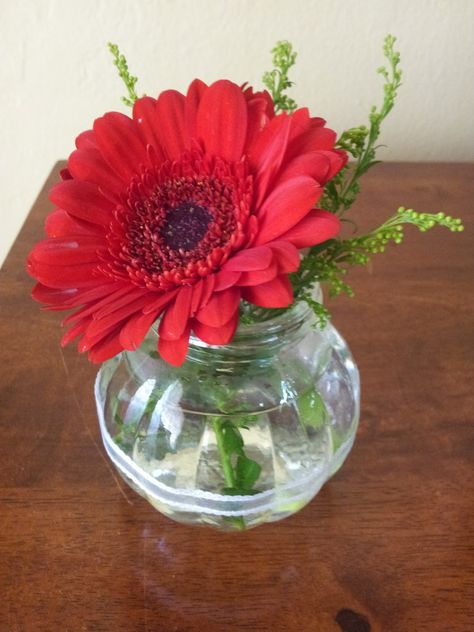 Flower Arrangements Simple Vase, Easy Flower Arrangements Diy, Tall Flower Centerpieces, Simple Floral Centerpieces, Tall Floral Arrangements, Small Flower Arrangements, White Flower Arrangements, Table Flower Arrangements, Fall Flower Arrangements