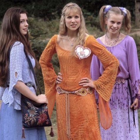 Anne Hathaway, Lucy Punch, and Jennifer Higham in Ella Enchanted (2004) Ella Enchanted Movie, Enchanted Movie, Lucy Punch, Fantasy Aesthetics, Today I Learned, Haute Couture Runway, Ella Enchanted, Minnie Driver, Film And Tv