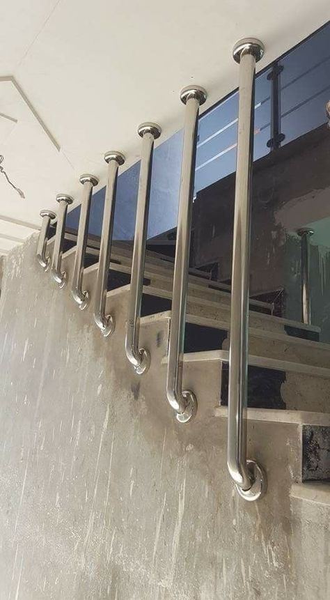 Ss Railing Design For Staircase, Ss Railing Design, Pillar Decoration Ideas, Diy Staircase Railing, Exterior Stair Railing, Stairs Entrance, Steel Stairs Design, درابزين السلم, Steel Stair Railing