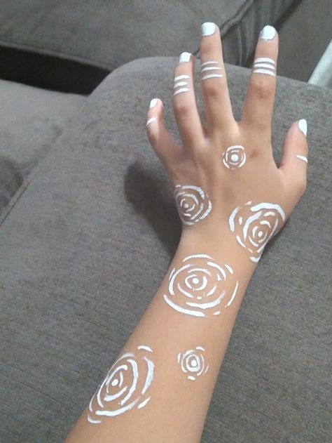 Sharpie Drawings On Hand, Patterns To Draw On Your Hand, Drawing On Ur Hand, Small Doodles Tattoos, Arm Drawings On Skin, Skin Markings Drawing, Hand And Arm Doodles, Arm Art Sharpie, Pen Doodles On Skin