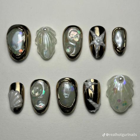 Birth Of Venus Nails, Siren Nails Design, Black Mermaid Nails, Vernis Halloween, Mermaid Nails Aesthetic, Siren Nails, Venus Nails, Ethereal Nails, Opal Mermaid