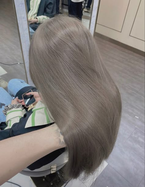 Grey Hair Color Inspiration, Ash Milktea Hair, Light Ash Hair Blonde, Milktea Hair Korean, Milk Tea Gray Hair Color, Light Brown Gray Hair, Ash Beige Hair Color, Milktea Hair Colors Korean, Milktea Hair Color