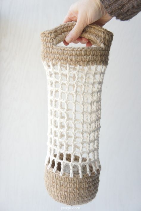 jute crochet: everything you need to know to get started | jakigu.com Jute Yarn Crochet, Wine Bag Pattern, Jute Flowers, Crochet Storage Baskets, Crochet Storage, Yarn Craft, Knit Dishcloth, Crochet Basket Pattern, Single Crochet Stitch