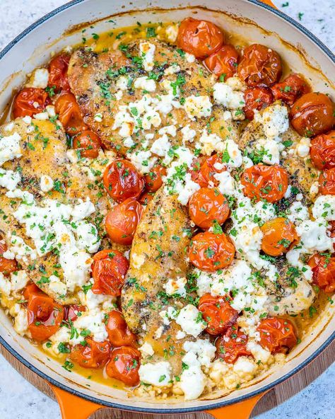 Feta Tomato, Clean Food Crush Recipes, Parmesan Roasted Broccoli, Tomato Chicken, Feta Chicken, Fresh Tomato Sauce, Chicken Skillet, Clean Food Crush, Food Crush