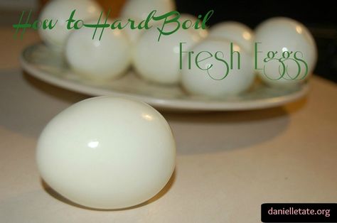 Yes, you can peel hardboiled eggs without stress! These two methods are proven to give you easy-peel hardboiled eggs even if they are fresh from the nest! Boil Fresh Eggs, Hard Boil Fresh Eggs, Boiled Eggs Easy Peel, Easy Peel Hard Boiled Eggs, Hard Boiled Eggs Easy, Hard Boiled Eggs Easy Peel, Easy Peel Eggs, Jalapeno Deviled Eggs, Easy Hard Boiled Eggs