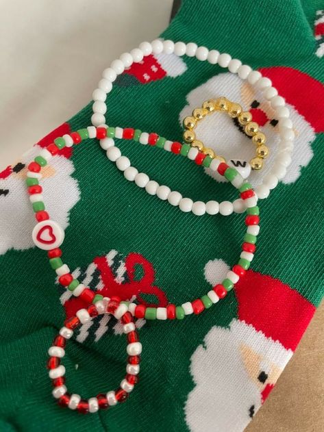 Christmas Beads Bracelet, Christmas Bead Bracelets, Christmas Bracelets Beaded, Christmas Beaded Bracelets, Christmas Beaded Jewelry, Christmas Bracelet Ideas, Christmas Jewelry Diy, Diy Wire Jewelry Rings, Homemade Bracelets