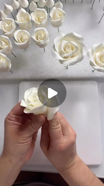 Cake With Fondant Roses, How To Make Flowers With Fondant, How To Make Edible Flowers, How To Make Flower Fondant, How To Make Flowers Out Of Fondant, How To Make Gumpaste Flowers, Fondant Flower Cake Designs, Gumpaste Roses Tutorial, Making Fondant Flowers