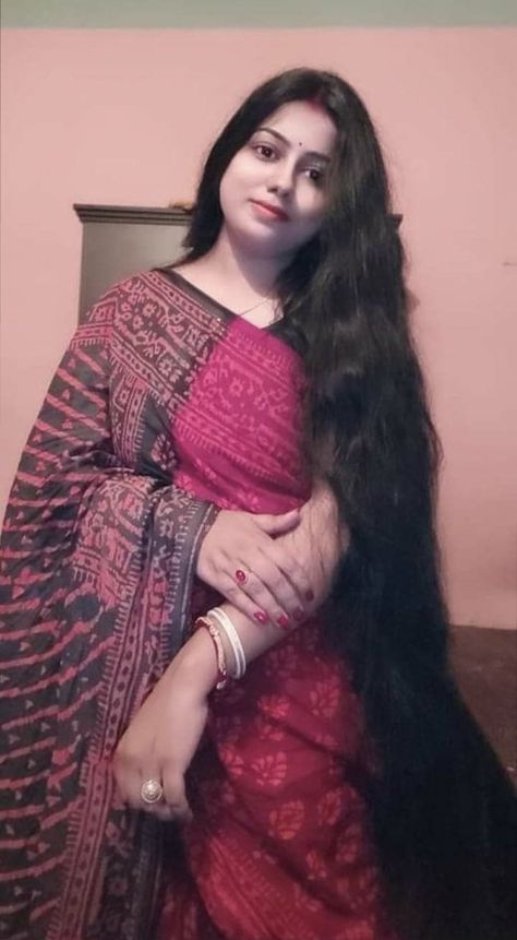 Traditional Wear For Women, Long Hair Aesthetic, Indian Long Hair, Woman Long Hair, Indian Long Hair Braid, Long Hair Images, Long Indian Hair, Long Silky Hair, Womens Hair