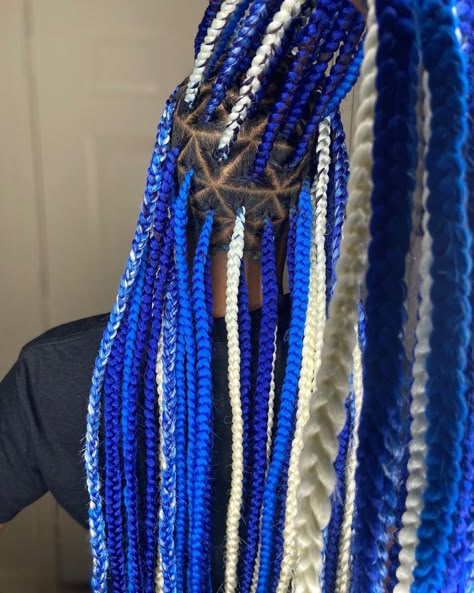 Blue And White Braids For Black Women, Black Blue And Blonde Knotless Braids, Blue And Pink Box Braids, Blue And Blonde Knotless Braids, Blond And Blue Braids, Blue And Blonde Box Braids, Knotless Box Braids Blue, Blue And White Braids, Brown And Blue Braids